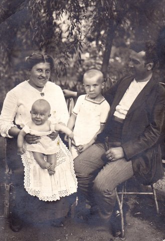S rodiči v roce 1913
